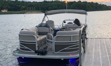 Barco flutuante em Grand Prairie/Cedar Hill Joe Pool Lake