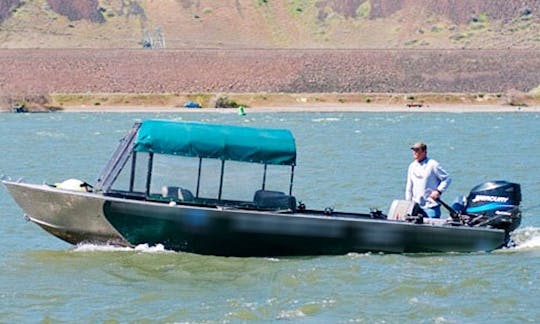 オレゴン州のコロンビア川でのガイド付き釣り旅行