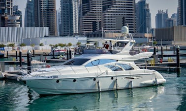 Belo iate a motor de luxo Azimut de 58 pés em Dubai, Emirados Árabes Unidos