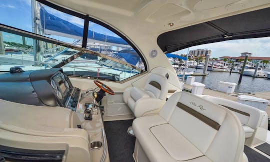 PERFORMANCE AND TECHNOLOGY
Our Sundancer 380 presents the latest technologies for effortless captaining and control of the boat’s systems. Providing