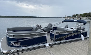 Very fun Pontoon to hang around in Hilton Head Island, South Carolina