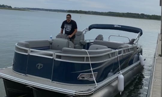 Very fun Pontoon to hang around in Hilton Head Island, South Carolina