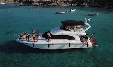 Explorez Latchi, à Chypre, à bord d'un méga-yacht de 52 pieds