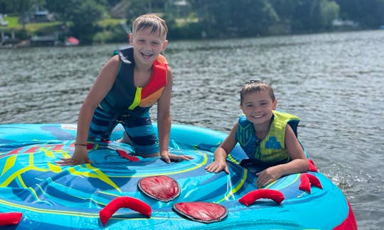 Swim, cruise, sightsee, & TUBING! Dogs welcome! Lake Lillinonah, New Milford