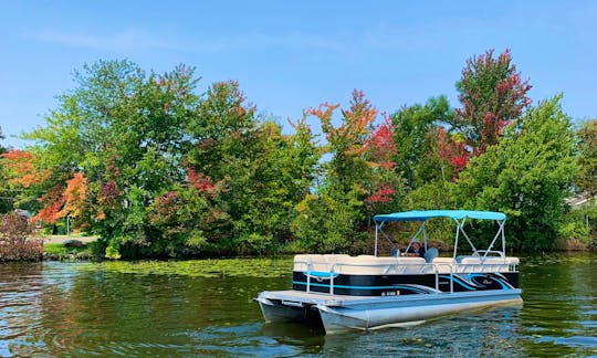 Swim, cruise, sightsee, & TUBING! Dogs welcome! Bantam Lake, Litchfield, CT w/ Captain