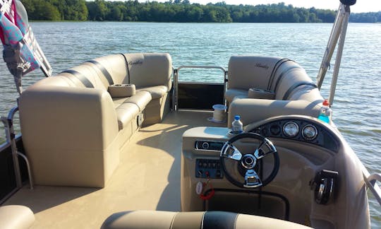 Bentley Encore Pontoon Boat Rental in Horseshoe Bay Lake LBJ & Marble Falls