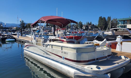 Party Cruiser de 25 pés em Lake Tahoe! 