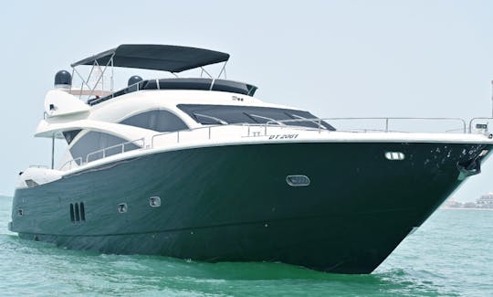 Luxueux yacht VIP de 90 pieds à louer à Dubaï !