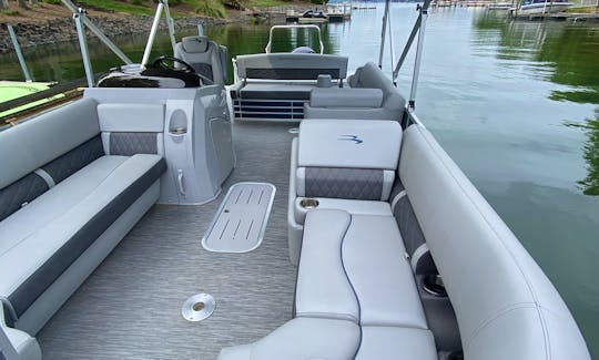 Captain & Gas Included, Pet Friendly, 10 person Tritoon on Lake Norman, Baden or High Rock Lake