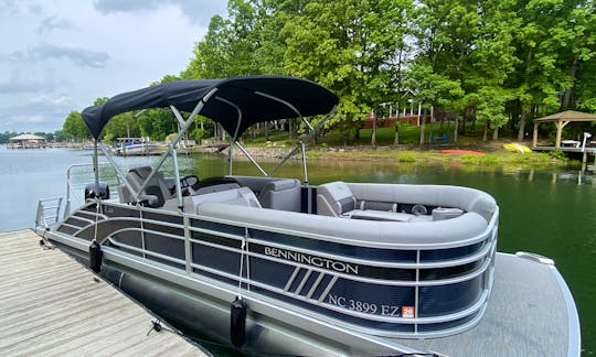 Captain & Gas Included, Pet Friendly, 10 person Tritoon on Lake Norman, Baden or High Rock Lake