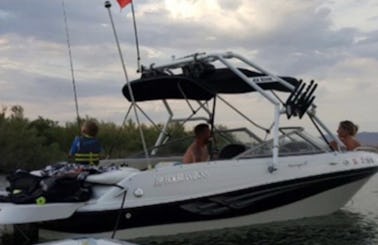 19’ Four Winns w Wake tower 220HP and extended swimstep