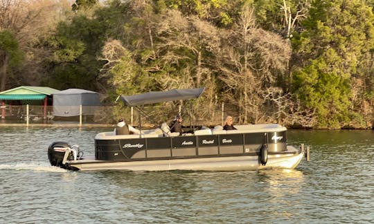 Cruising down Lake Austin on Spritz! Our newest Pontoon boats.