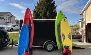 Pack de fête aquatique en kayak et en planche à pagaie dans la région de Sandy, dans l'Utah