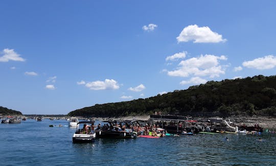 Alquiler de barco ATX Harris Party Deck en el lago Travis