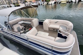 Suncatcher 23ft Pontoon Boat - PARTY BOAT COME HAVE FUN