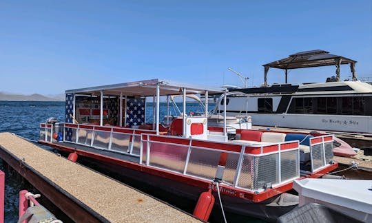 ¡Alquiler de barcazas para grupos grandes con transporte al lago!