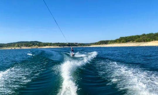 Mastercraft X22 Surf Boat for 13 guest $250/hr in Austin, Texas