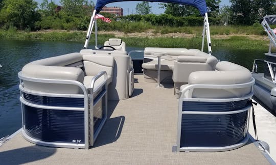 10 Passenger Comfortable  Pontoon Boat - for fun with families / friends