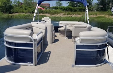 Pontoon Boat - 21 ft. Comfortable Couches for 8 - fun with families and friends