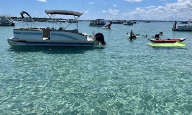 Aluguer privado de pontão em Crab Island com insufláveis (até 10)