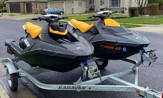 2 Seadoo Spark Trixx 3up available! 2021 models