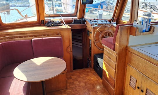 Hunky Dory Boat! Lake Union Lake WA tours, Karaoke system, Mini fridge!