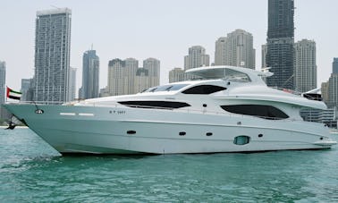 Yate Majesty de lujo de 101 pies con jacuzzi para 55 huéspedes en Dubai Marina