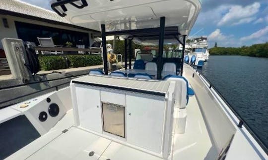 Luxury Axopar 37 Sun Top up to 12 guests in Charleston, South Carolina
