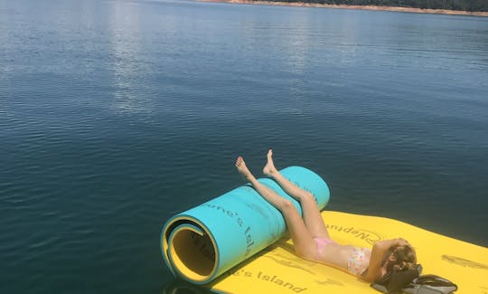 Crestliner Pontoon Boat Shasta Lake 