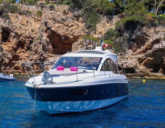 Alquiler del yate Beneteau Gran Turismo 38 Grey a motor en la Costa Azul, Francia