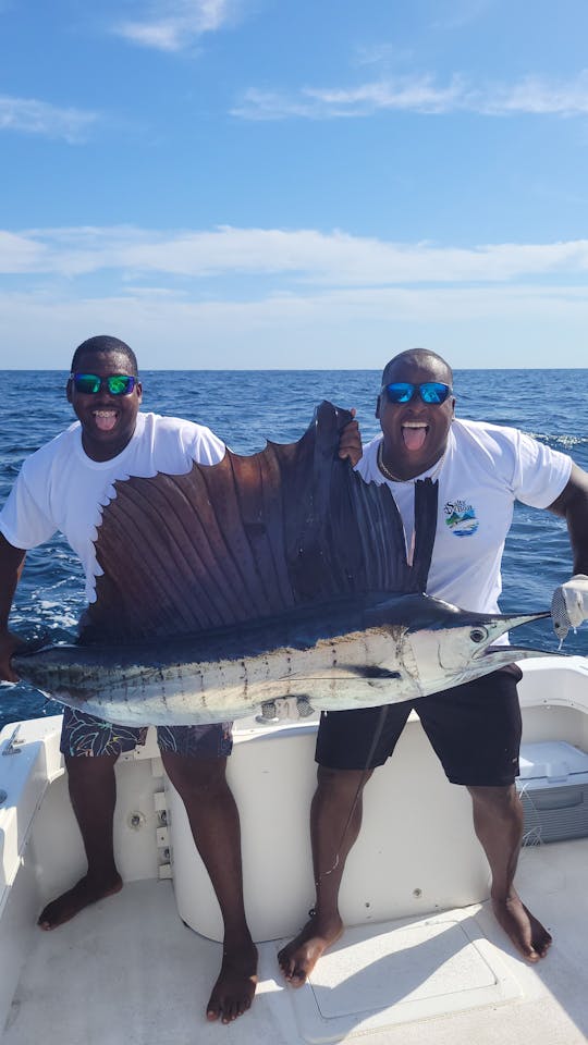 Pesca leve a bordo do Dusky Cuddy Cabin