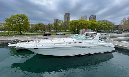 Enjoy Chicago in this 45' Sea Ray Express Cruiser Yacht - Perfect for Parties! 