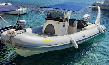 Excursión a la playa de Hvar y bucear desde la ciudad de Hvar a bordo del Zodiac Medline