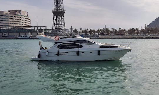 2 Hours Private Guided Tour in a MotorYacht with Professional Guide Barcelona