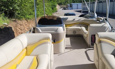 Fisher  240 Freedom.  90 hp. for rent on Lake Hamilton, Hot Springs AR