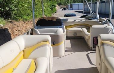 Fisher  240 Freedom.  90 hp. for rent on Lake Hamilton, Hot Springs AR