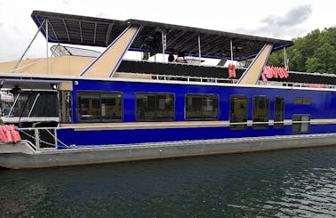 86ft Luxury Houseboat Party Charter in Buford, Georgia