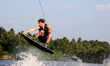 Wakeboard em Bentota, Sri Lanka