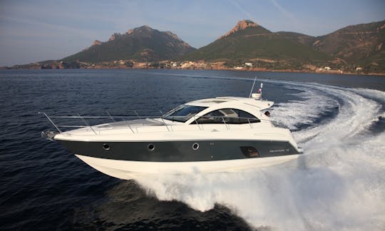 Aluguel de iates a motor Monte Carlo 42 em Golfe-Juan, Provence-Alpes-Côte d'Azur