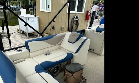 2 New Tri-toon Boats “Captain & Fuel included” in Nashville Area on Old Hickory Lake