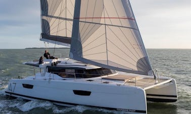 Alquiler de catamarán de vela Saona 47 en Trogir, Condado de Split-Dalmacia