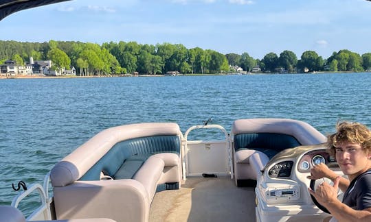 Relax or Party on this pontoon Fits 12 people comfortable in Mooresville, North Carolina