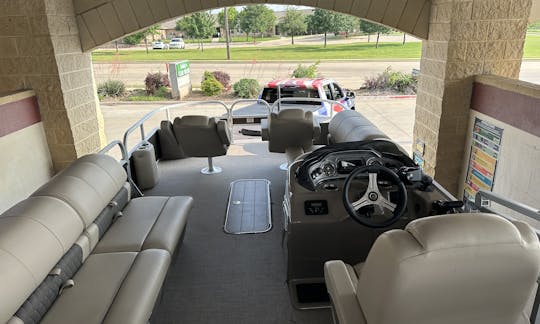 DATE NIGHT no Texas com o Sun Tracker sportfish 24 xp3 Pontoon!