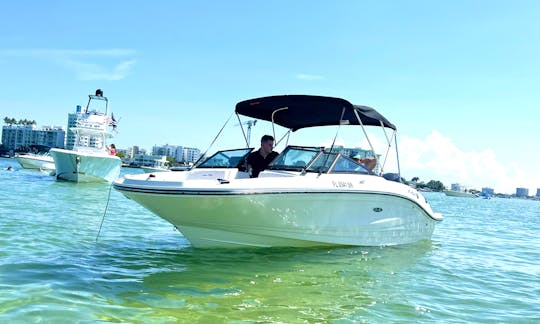 Private Party 21' Searay Powerboat in Miami