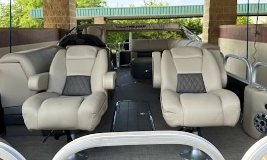 DATE NIGHT no Texas com o Sun Tracker sportfish 24 xp3 Pontoon!