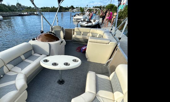 Pontoon Boat, Party/Lounge 11 Passenger!