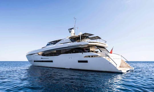 125ft Superyacht Charter In Dubai Harbour