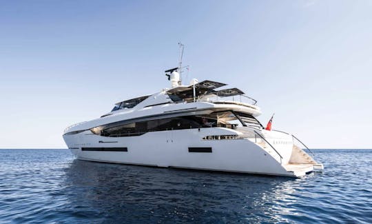 Luxury 125 ft Superyacht Charter in Dubai Marina – VIP Experience for 20 Guests