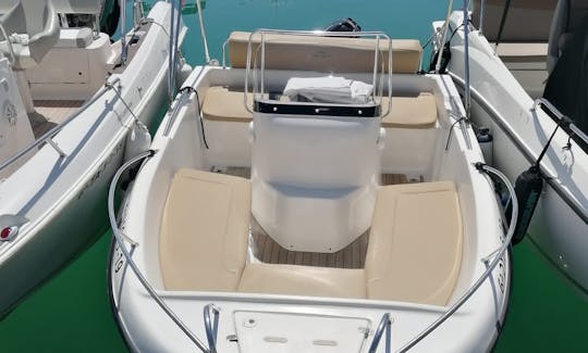 Alugue este barco sem licença Mareti 450 Open Boat para alugar em Benalmádena!