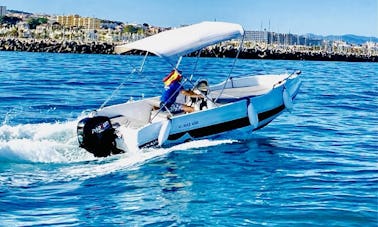 Alugue este barco sem licença Voraz 450 Open Plus Boat em Benalmádena